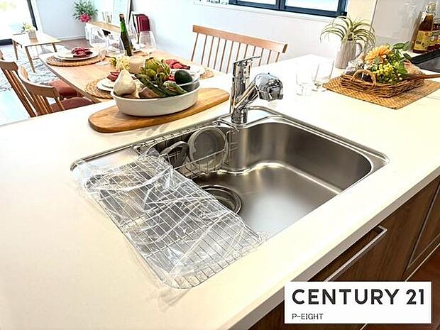 傷が付きにくい人造大理石のキッチンです！