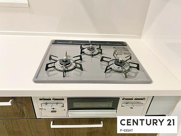 三口ガスコンロで料理もはかどりますね!グリルもあります!