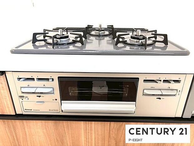 三口ガスコンロで料理もはかどりますね！グリルもあります！