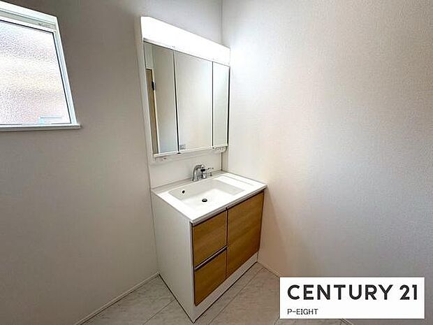 明るい洗面台で、毎日の身支度を！