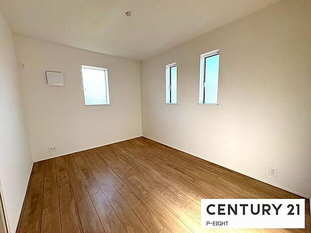 白を基調とした明るい部屋です！