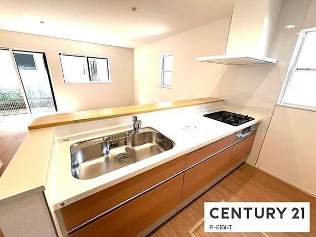 料理をしながらリビングを見渡せるつくりで、料理中も家族との会話がはずみます。