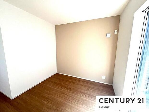 白を基調とした明るい部屋です!