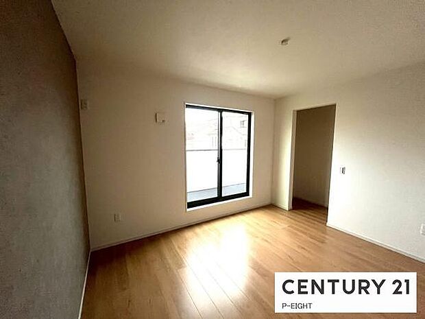 壁の色もアクセントとなりおしゃれな内装です!