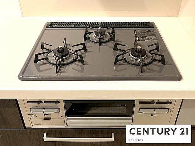 三口ガスコンロで料理もはかどりますね！グリルもあります！