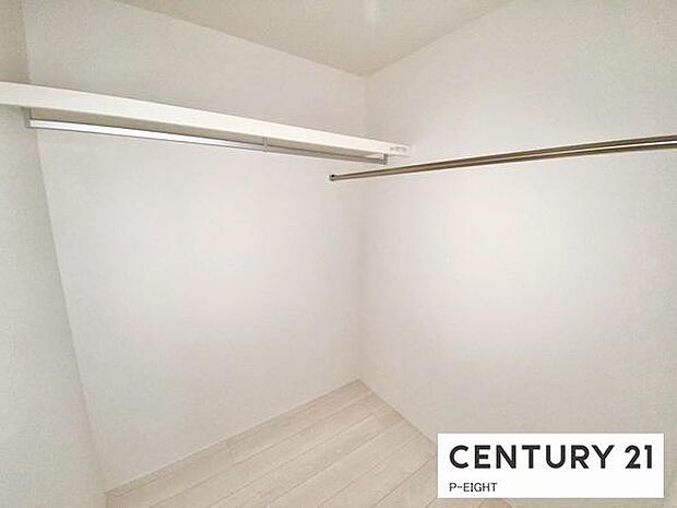 ウォークインクローゼットで楽々収納！