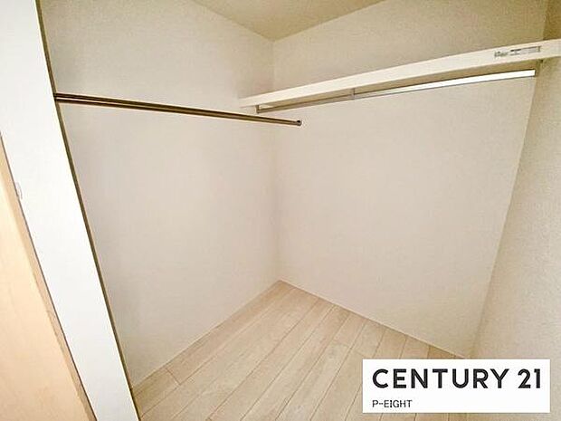 ウォークインクローゼットで楽々収納！