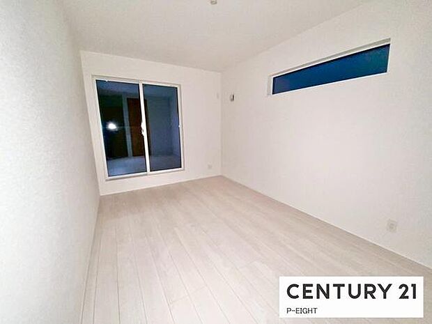 白を基調とした明るい部屋です！