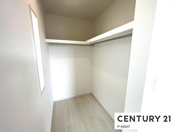 ウォークインクローゼットでたくさん収納できます！