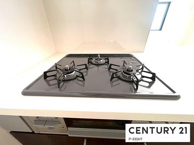 三口ガスコンロで料理もはかどりますね！グリルもあります！