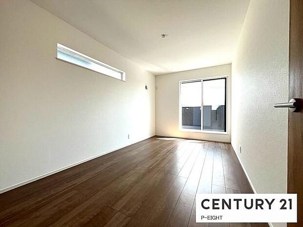 バルコニーに面している広々とした部屋です！