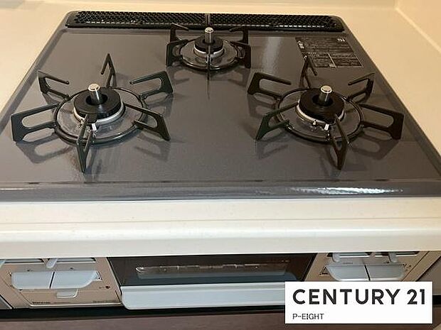 三口ガスコンロで料理もはかどりますね！グリルもあります！