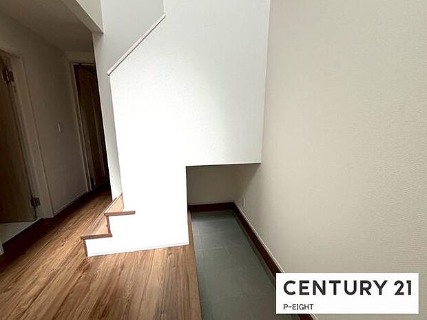 白を基調とした明るい玄関です!