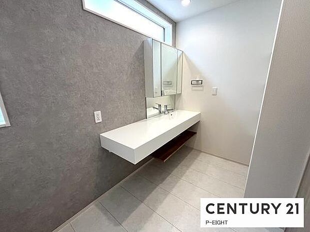 明るい洗面台で、毎日の身支度を!