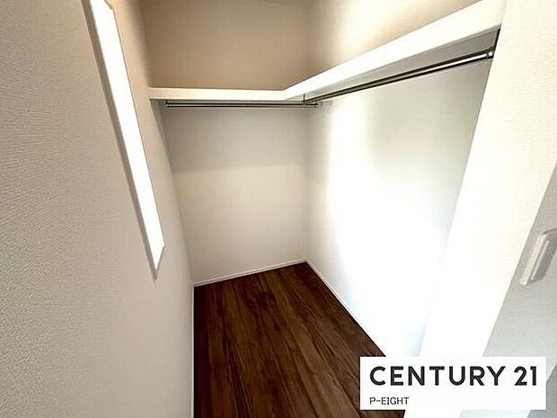 ウォークインクローゼットでたくさん収納できます!