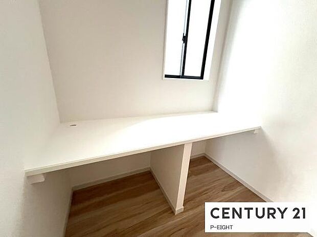 スタディーカウンターがあり、お子様の学習や在宅ワークに最適！