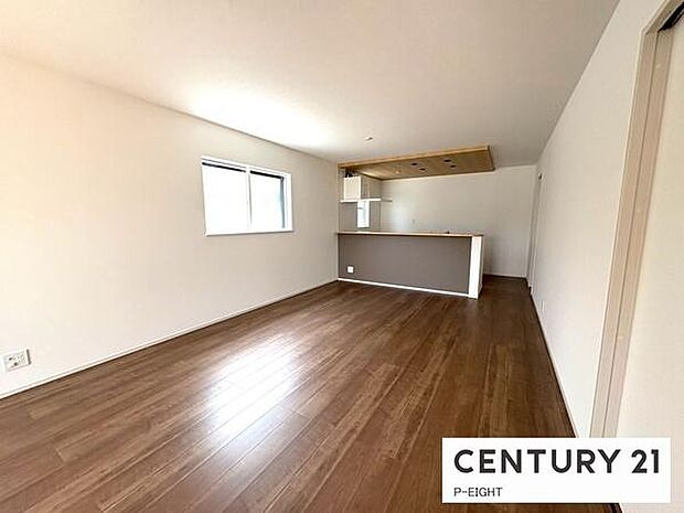 大きな窓のある明るいリビングです！