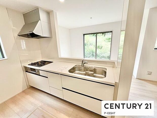 料理をしながらリビングを見渡せるつくりで、料理中も家族との会話がはずみます。