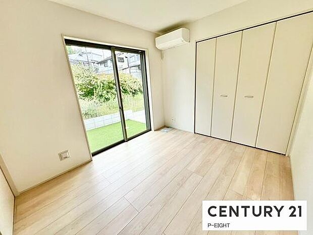 リビング横に便利な洋室！