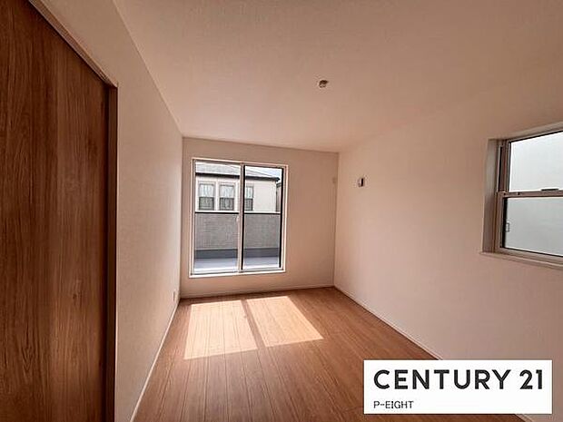 バルコニーに面している明るい部屋です!