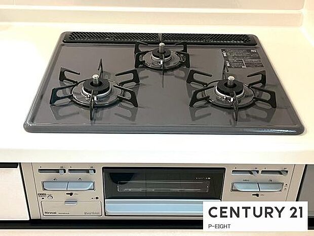 三口ガスコンロで料理もはかどりますね！グリルもあります！