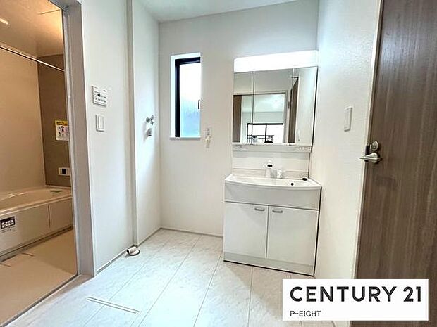 明るい洗面台で、毎日の身支度を！