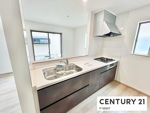 料理をしながらリビングを見渡せるつくりで、料理中も家族との会話がはずみます。