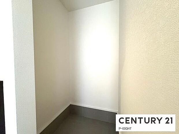 ベビーカーやゴルフクラブなども置ける便利な収納スペースがあります！