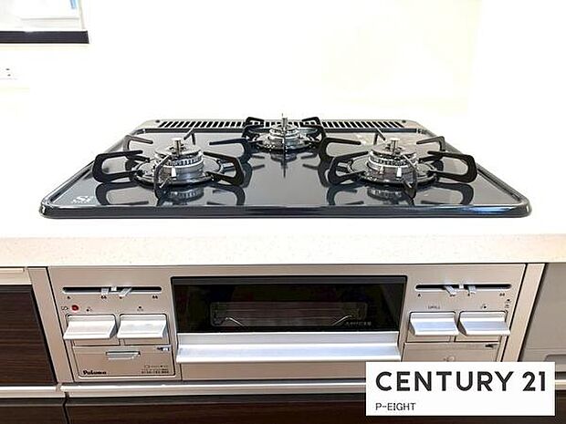 三口ガスコンロで料理もはかどりますね！グリルもあります！