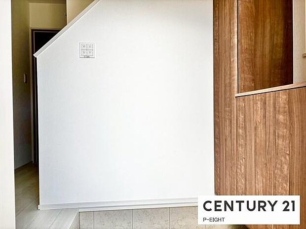 白を基調とした明るい玄関です!