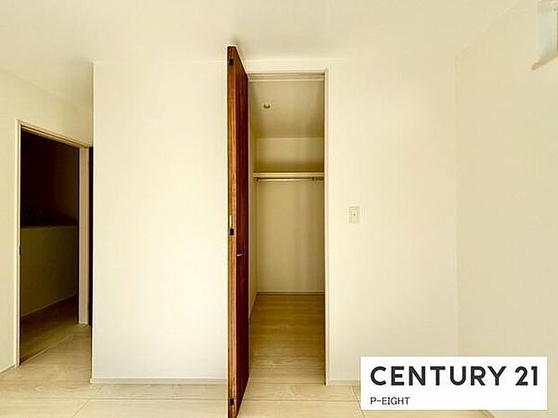 ウォークインクローゼットでたくさん収納できます!