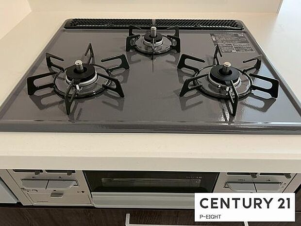 三口ガスコンロで料理もはかどりますね！グリルもあります！