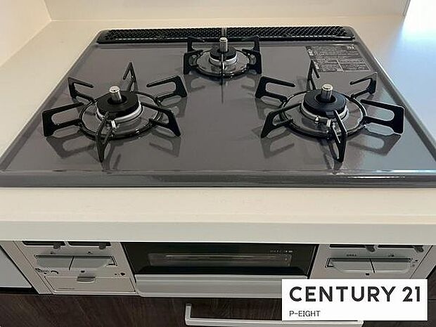 三口ガスコンロで料理もはかどりますね！グリルもあります！