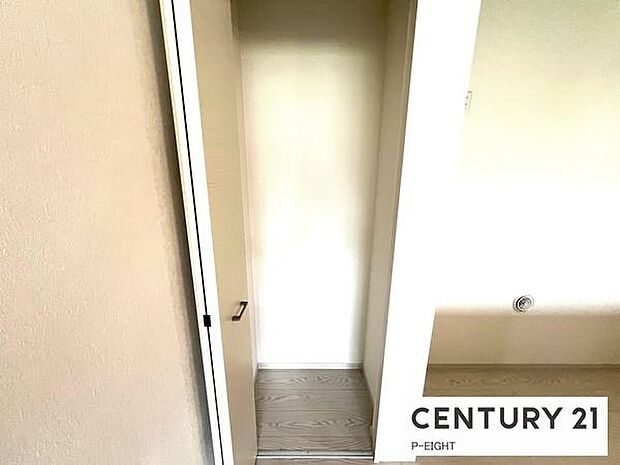 キッチンに便利なパントリーあり！