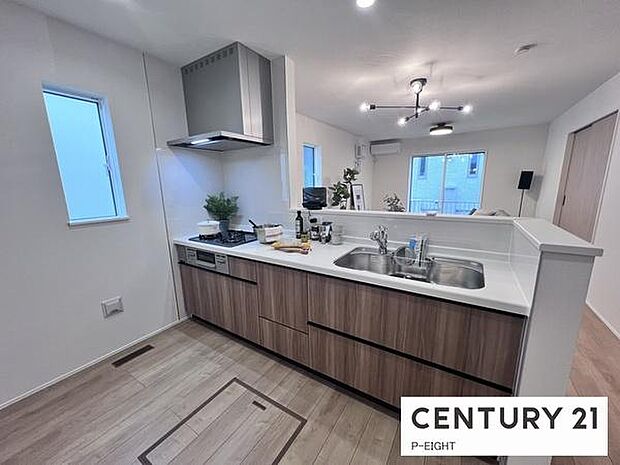 料理をしながらリビングを見渡せるつくりで、料理中も家族との会話がはずみます。