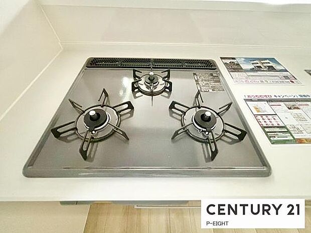 三口ガスコンロで料理もはかどりますね！グリルもあります！