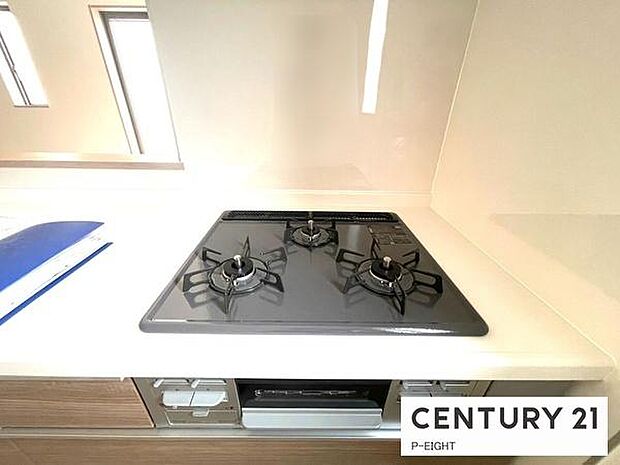 三口ガスコンロで料理もはかどりますね！グリルもあります！