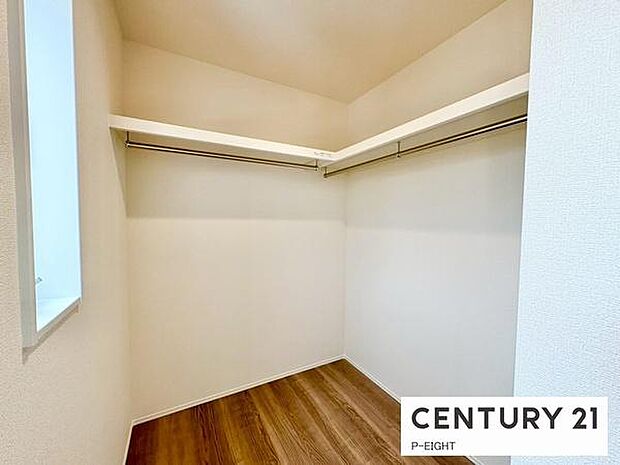 ウォークインクローゼットでたくさん収納できます!