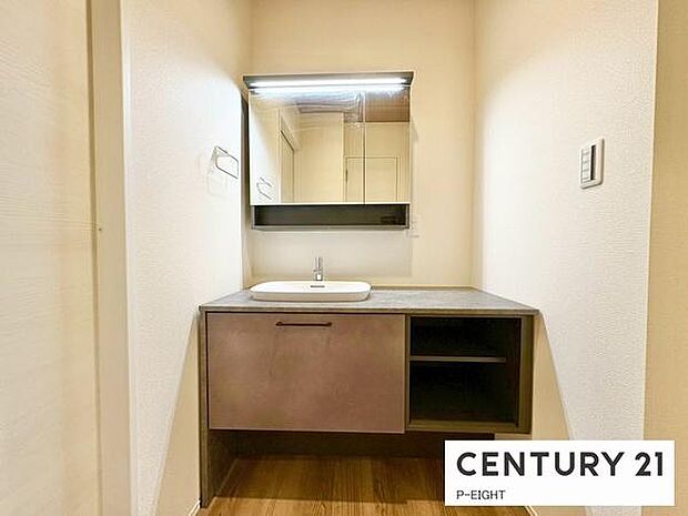 明るい洗面台で身支度ができます！