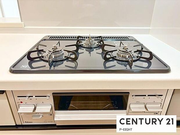 三口ガスコンロで料理もはかどりますね！グリルもあります！