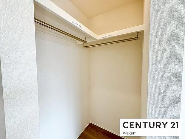 ウォークインクローゼットで楽々収納！