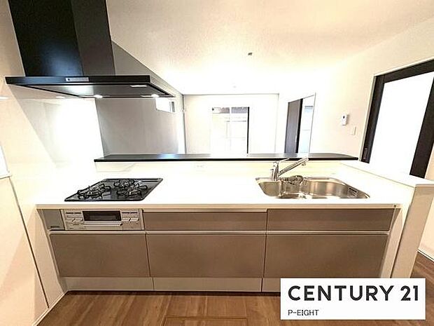 料理をしながらリビングを見渡せるつくりで、料理中も家族との会話がはずみます。