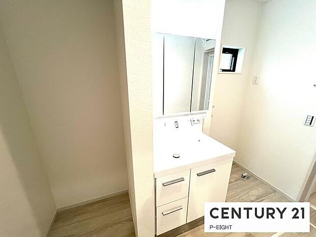 明るい洗面台で、毎日の身支度を!