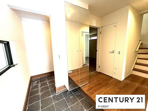 広々とした玄関で来客を受け入れます!