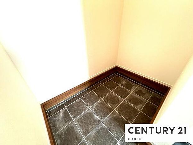 ベビーカーやゴルフクラブなども置ける便利な収納スペースがあります!