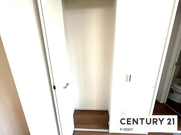 リビングにも収納スペースでスッキリ!