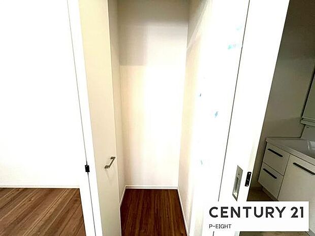 キッチンに便利なパントリーあり!