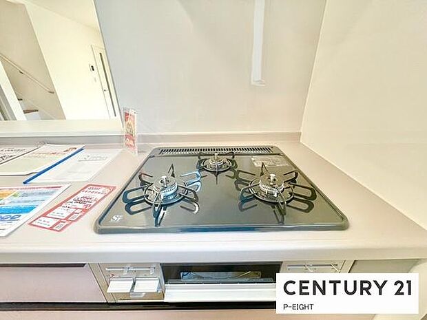 三口ガスコンロで料理もはかどりますね!グリルもあります!