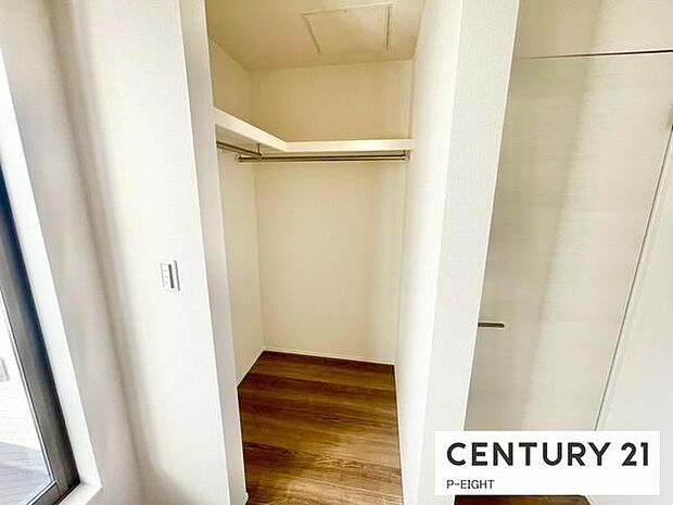 ウォークインクローゼットでたくさん収納できます!