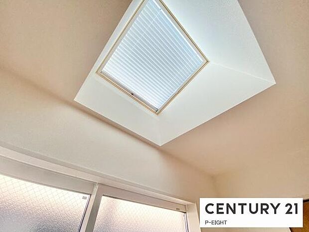 日光を取り入れる天窓あり!